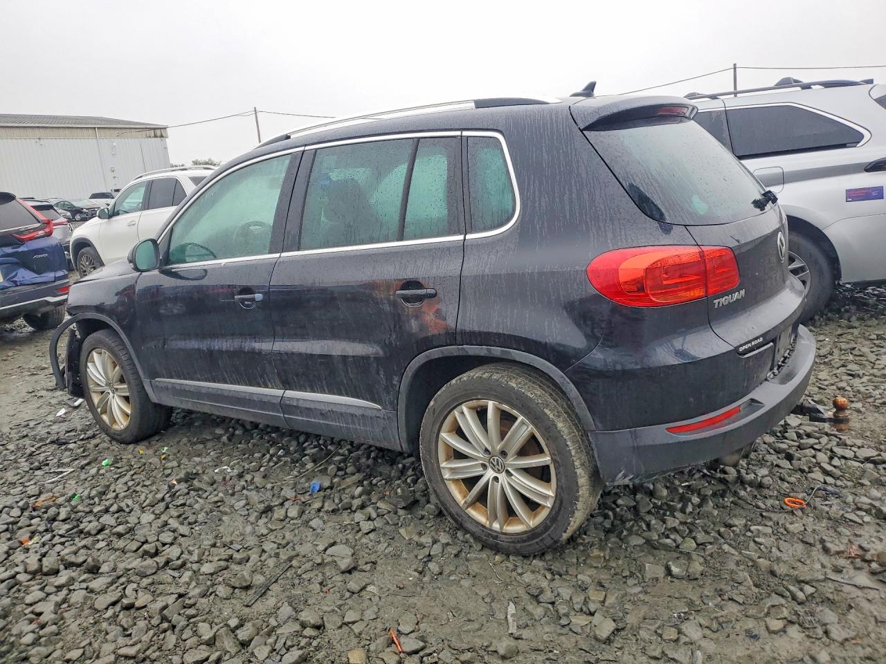 2012 VOLKSWAGEN TIGUAN S photo 3