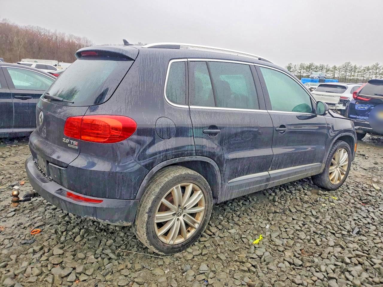 2012 VOLKSWAGEN TIGUAN S photo 5