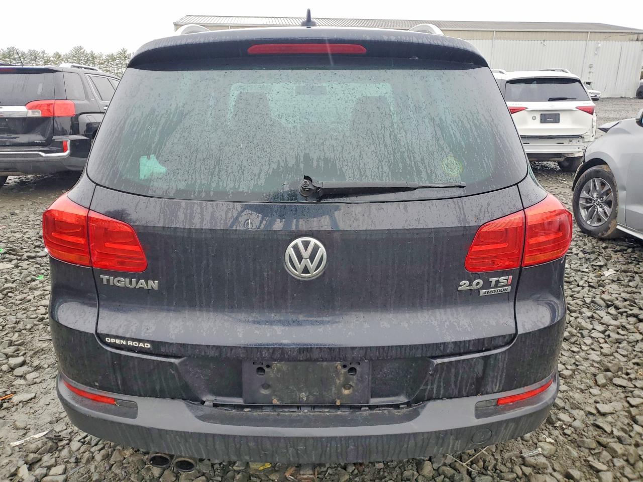 2012 VOLKSWAGEN TIGUAN S photo 11