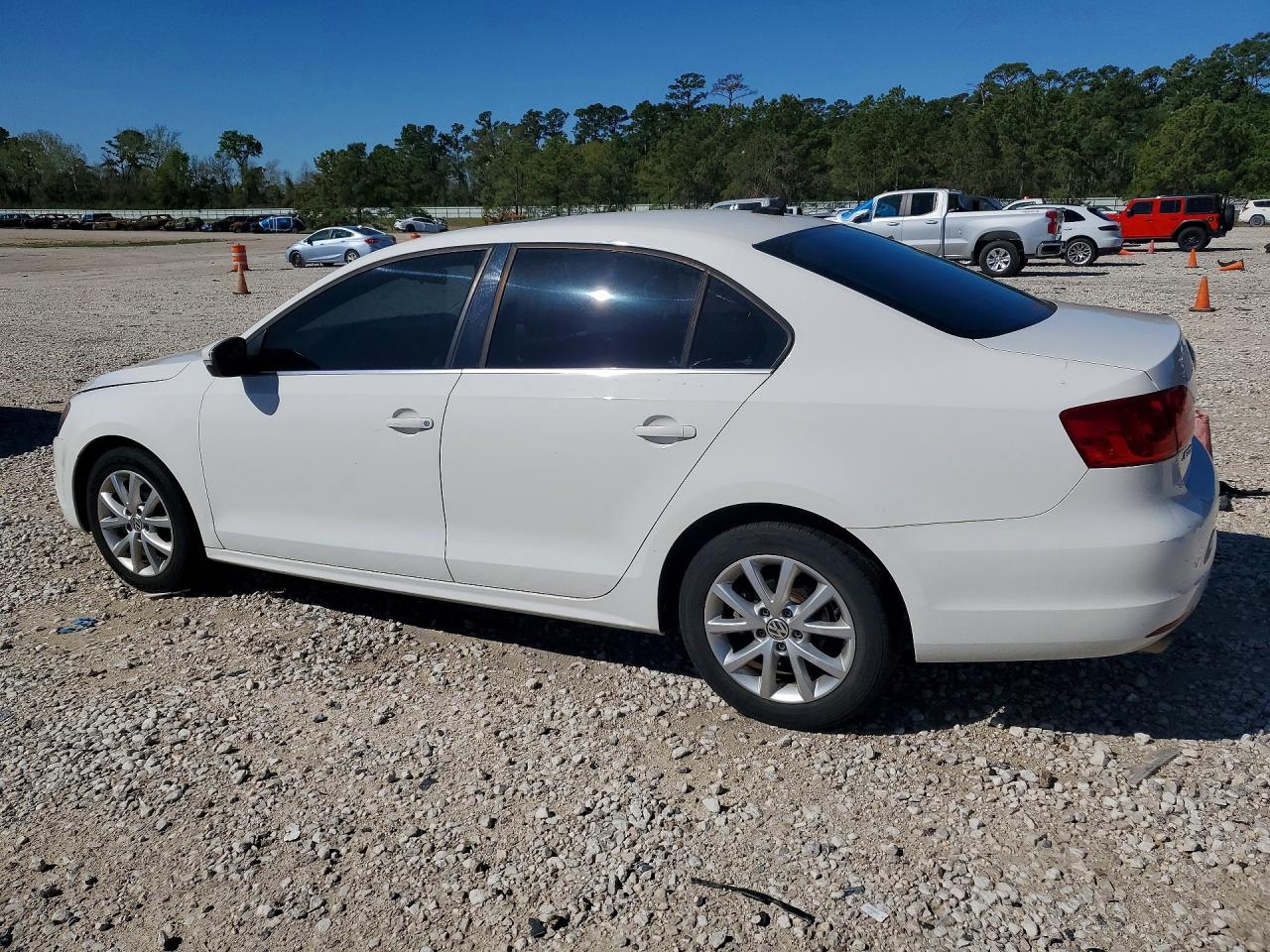 2013 VOLKSWAGEN JETTA SE photo 2