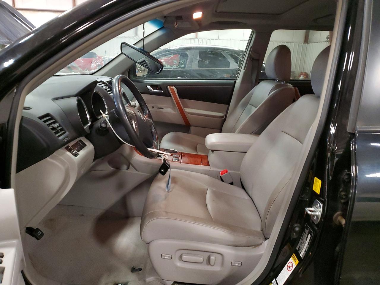 2010 TOYOTA HIGHLANDER LIMITED photo 13