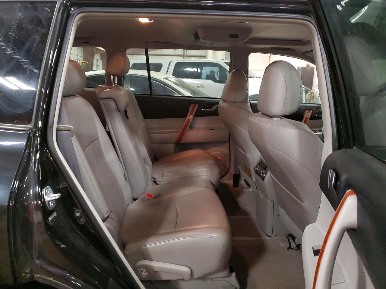 2010 TOYOTA HIGHLANDER LIMITED photo 21