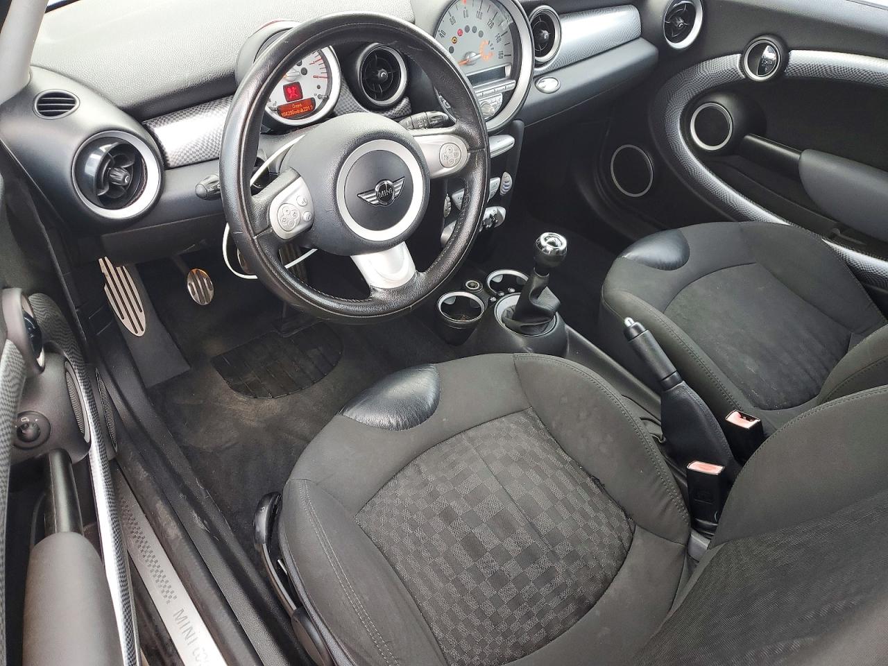 2010 MINI COOPER S photo 15