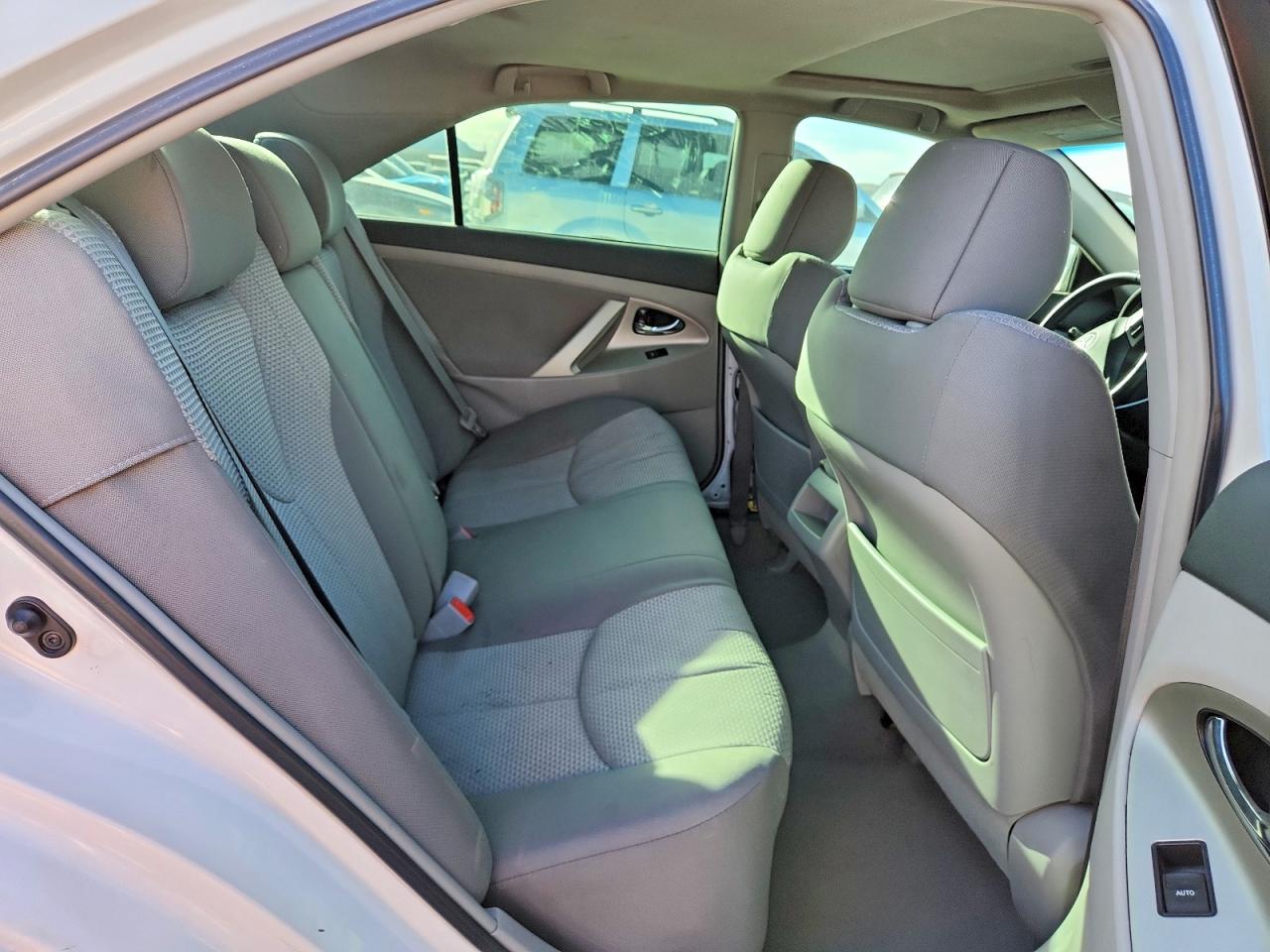 2011 TOYOTA CAMRY SE V6 photo 19