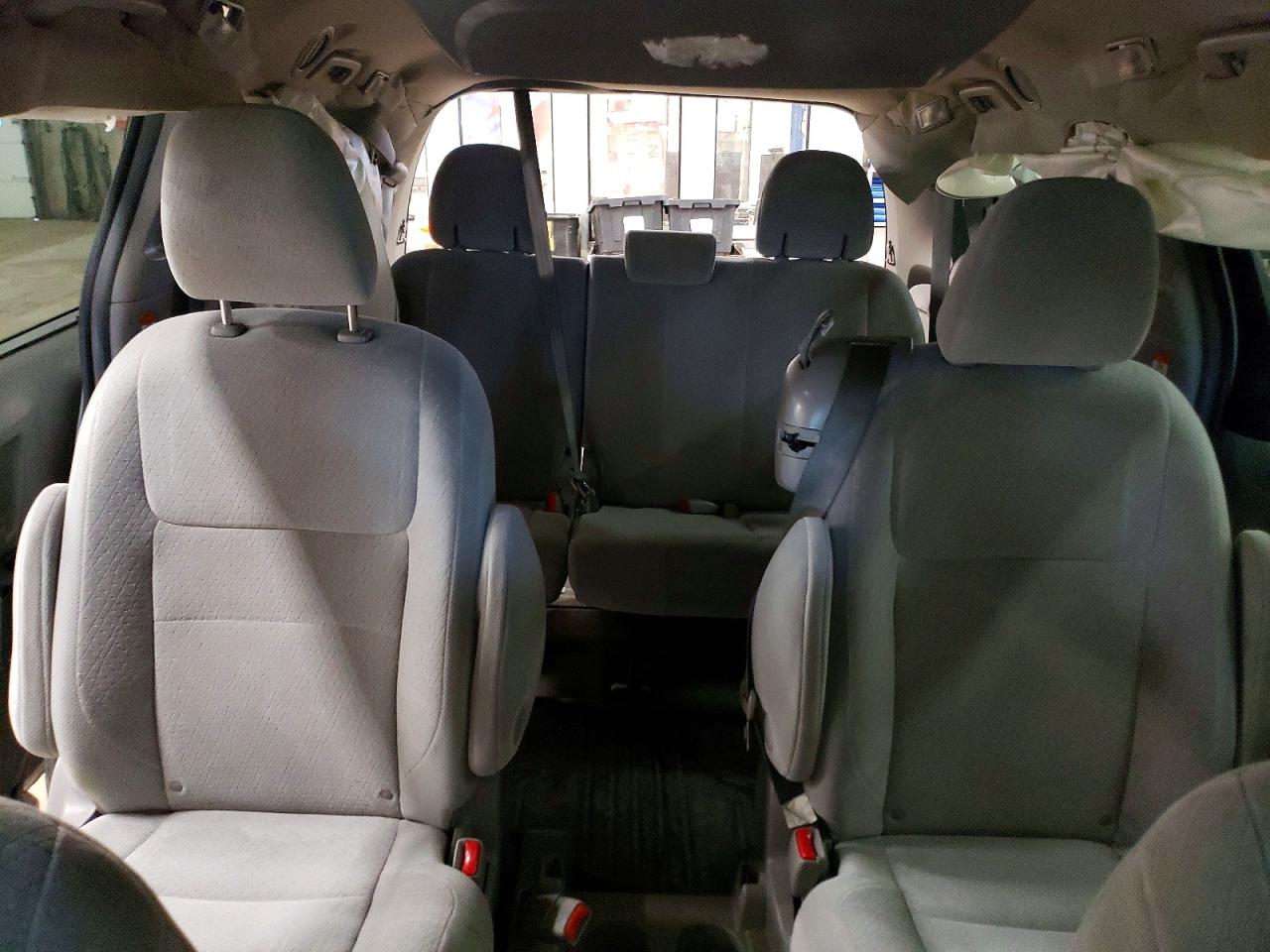 2015 TOYOTA SIENNA LE 8-PASSENGER photo 10
