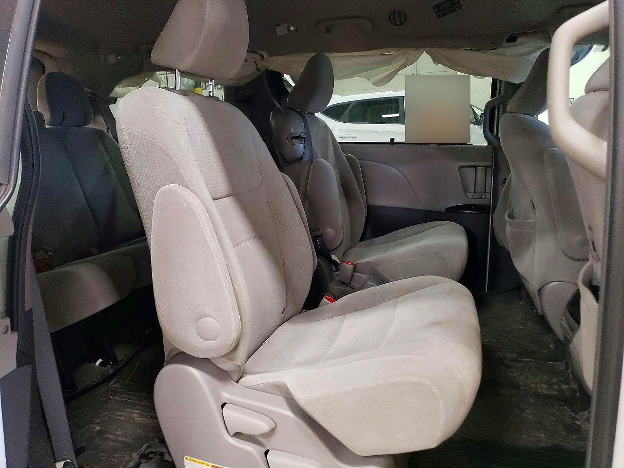 2015 TOYOTA SIENNA LE 8-PASSENGER photo 11