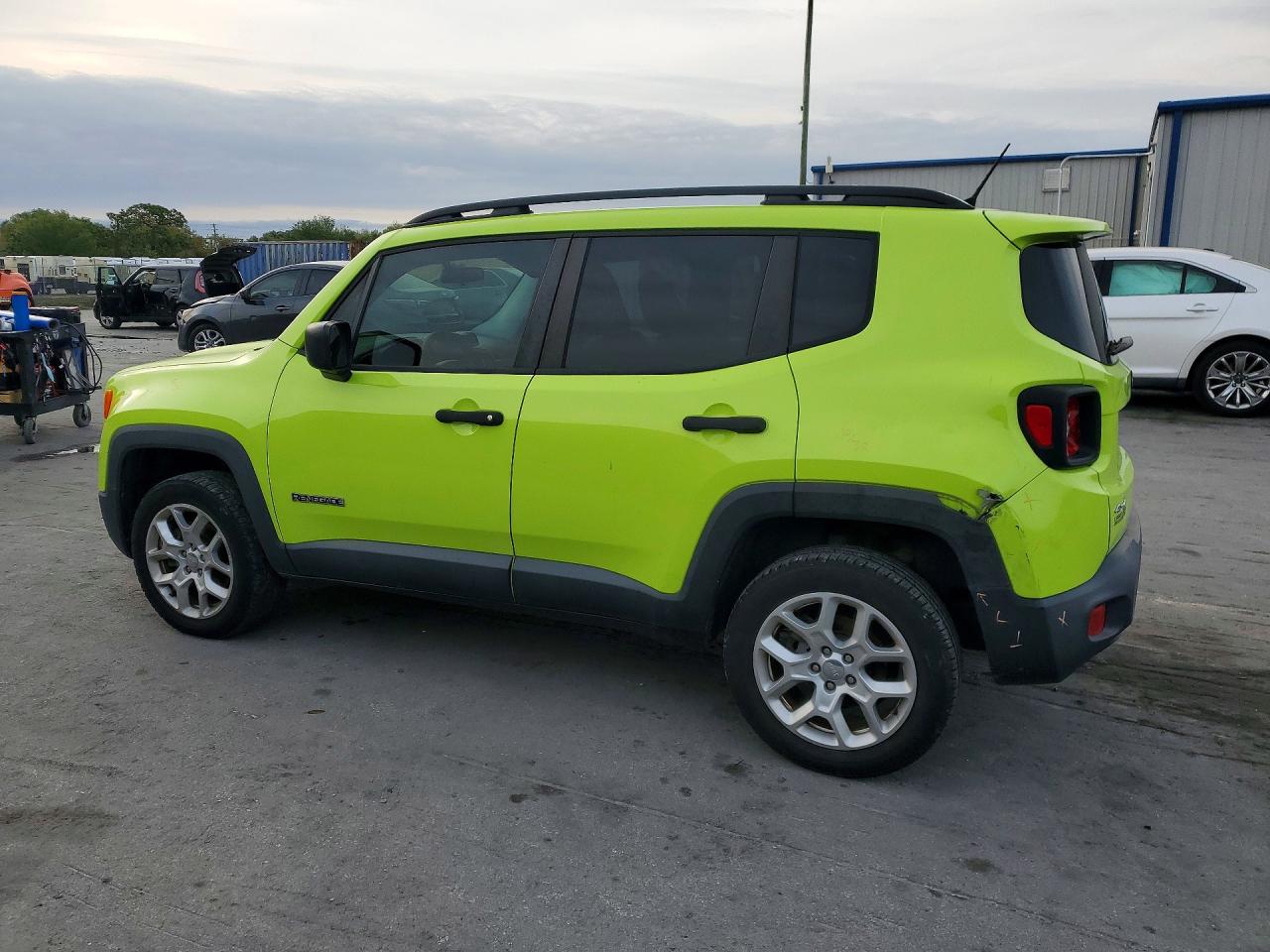 2017 JEEP RENEGADE SPORT photo 3