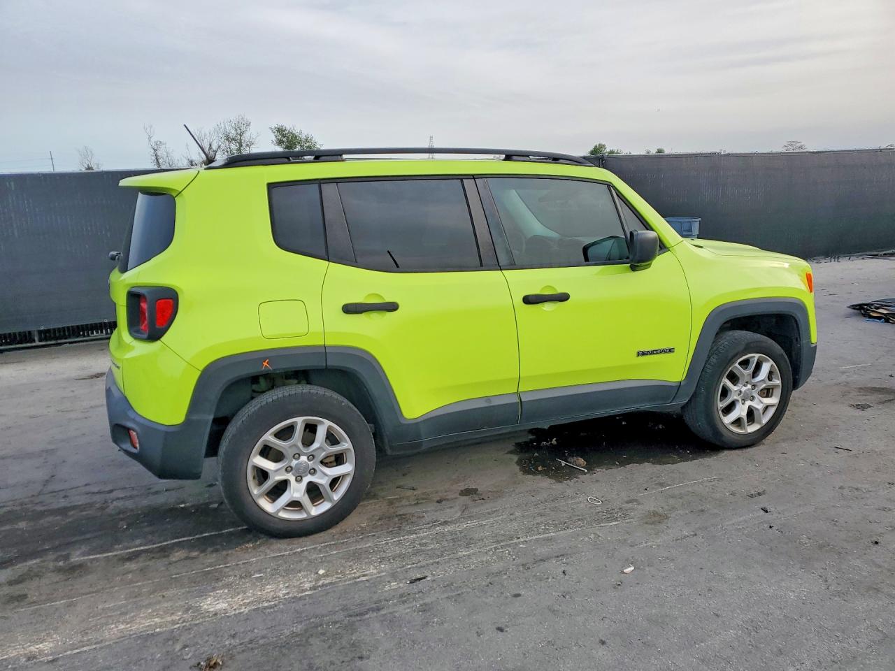 2017 JEEP RENEGADE SPORT photo 5