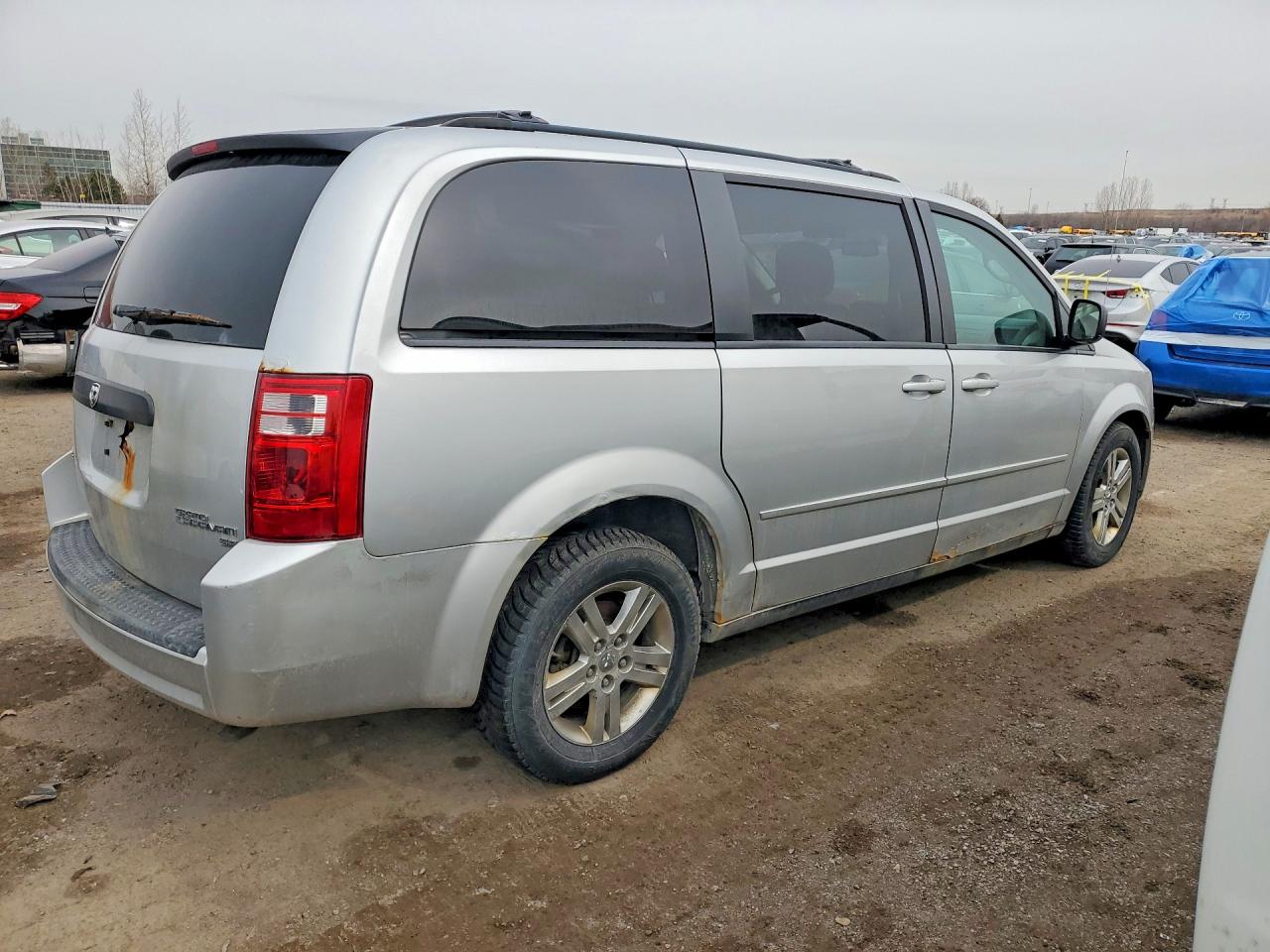2010 DODGE GRAND CARAVAN SE photo 3