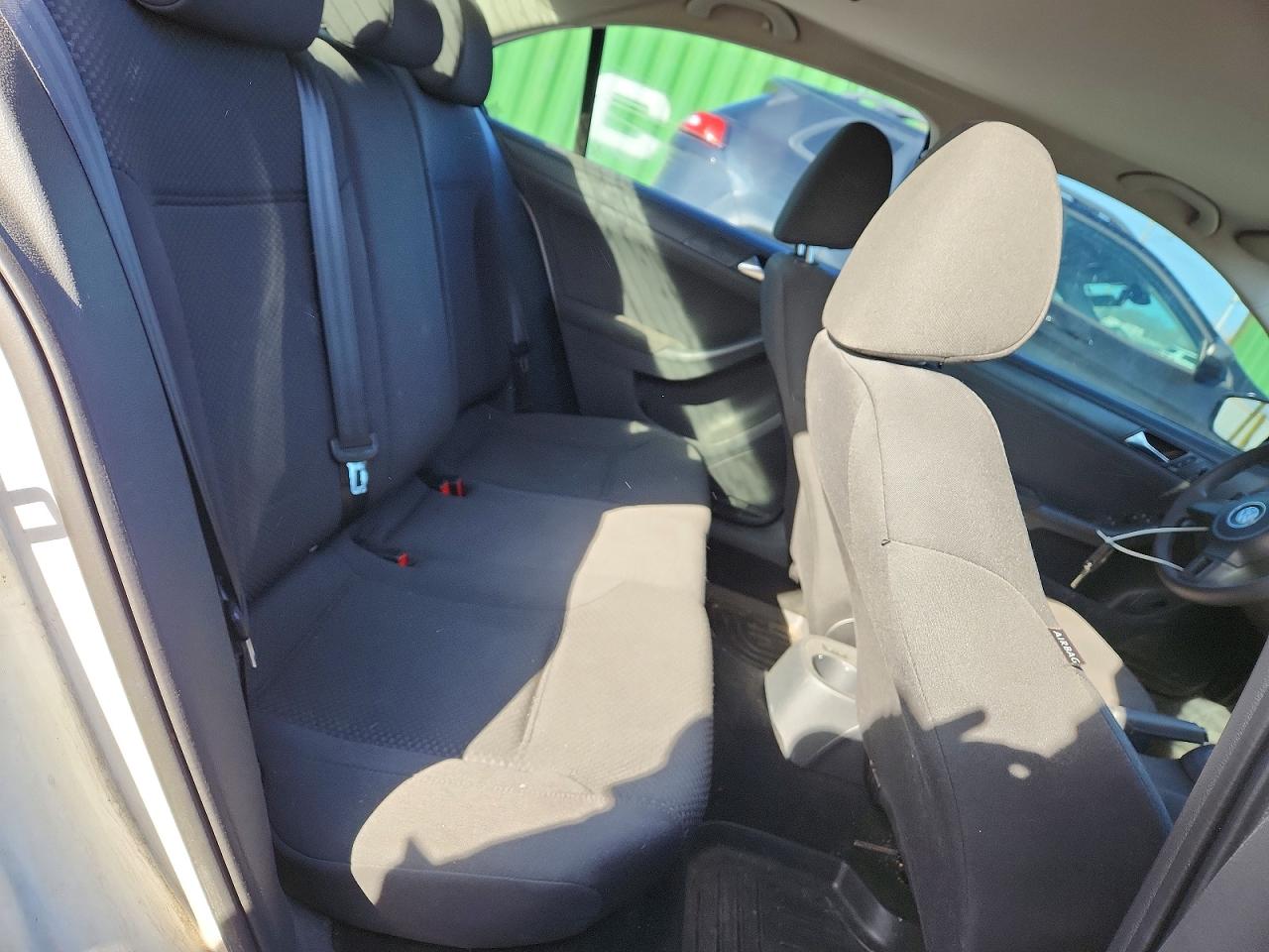 2011 VOLKSWAGEN JETTA BASE photo 19
