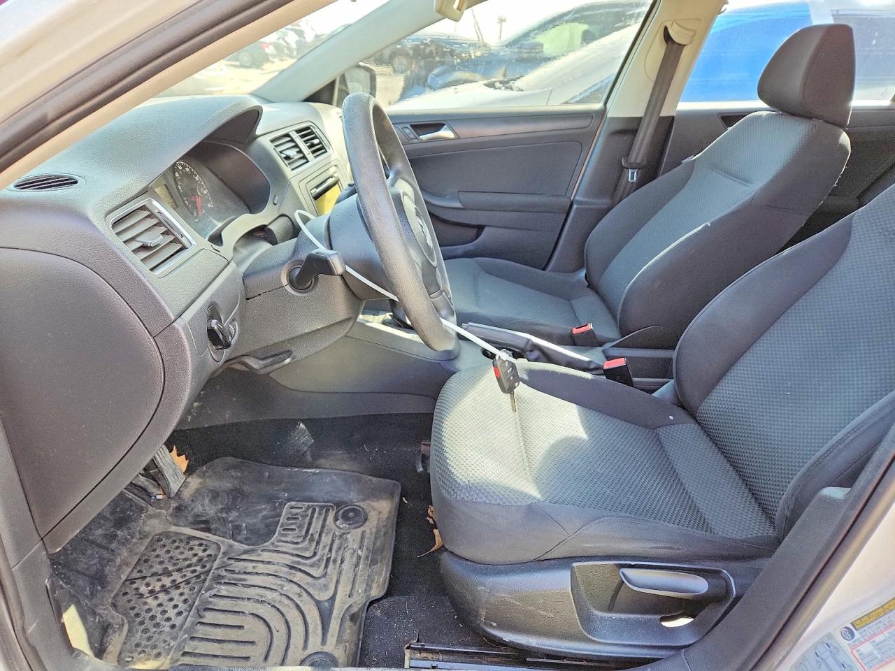 2011 VOLKSWAGEN JETTA BASE photo 13