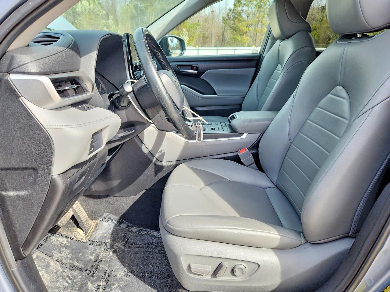 2021 TOYOTA HIGHLANDER XLE photo 7