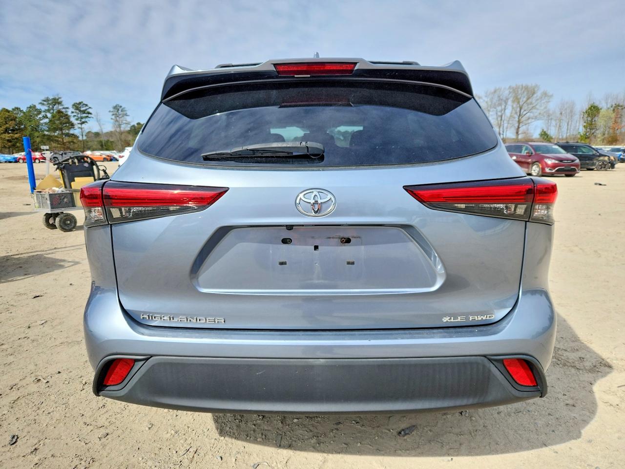 2021 TOYOTA HIGHLANDER XLE photo 6