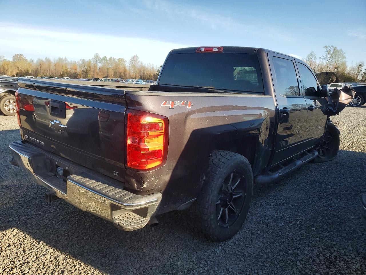 2016 CHEVROLET SILVERADO K1500 LT photo 3
