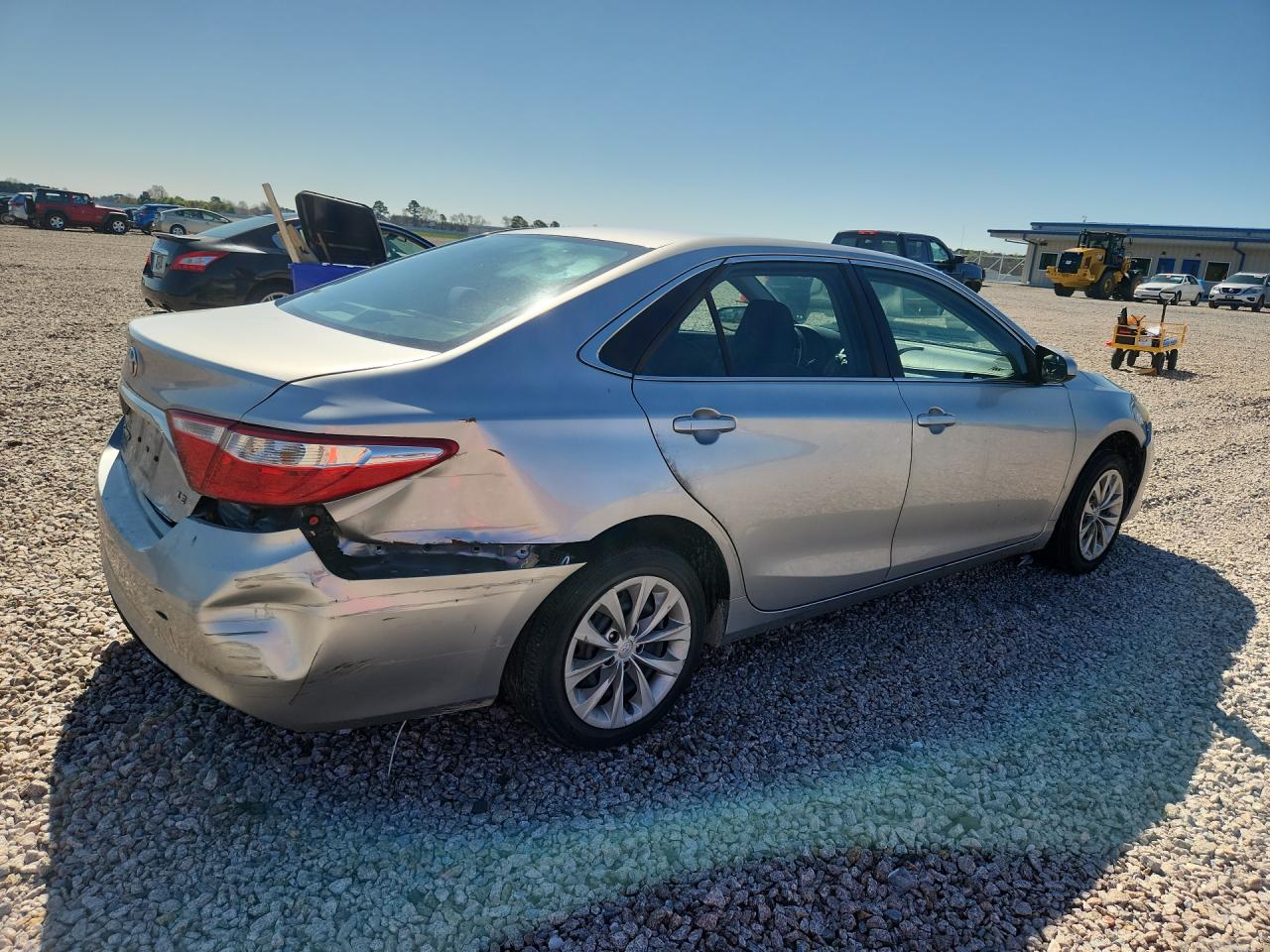 2015 TOYOTA CAMRY LE photo 5