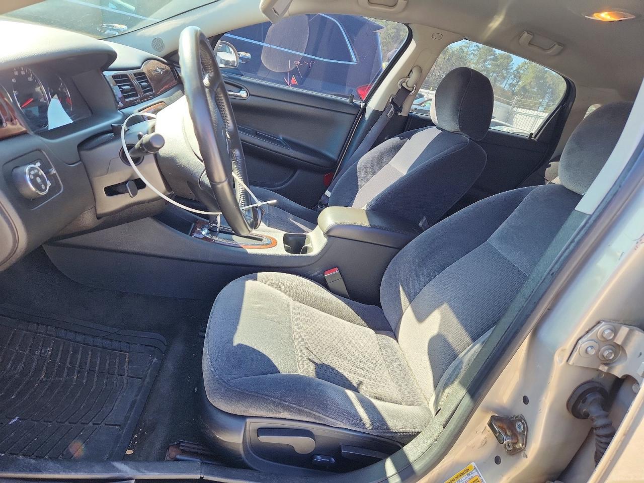 2010 CHEVROLET IMPALA photo 25