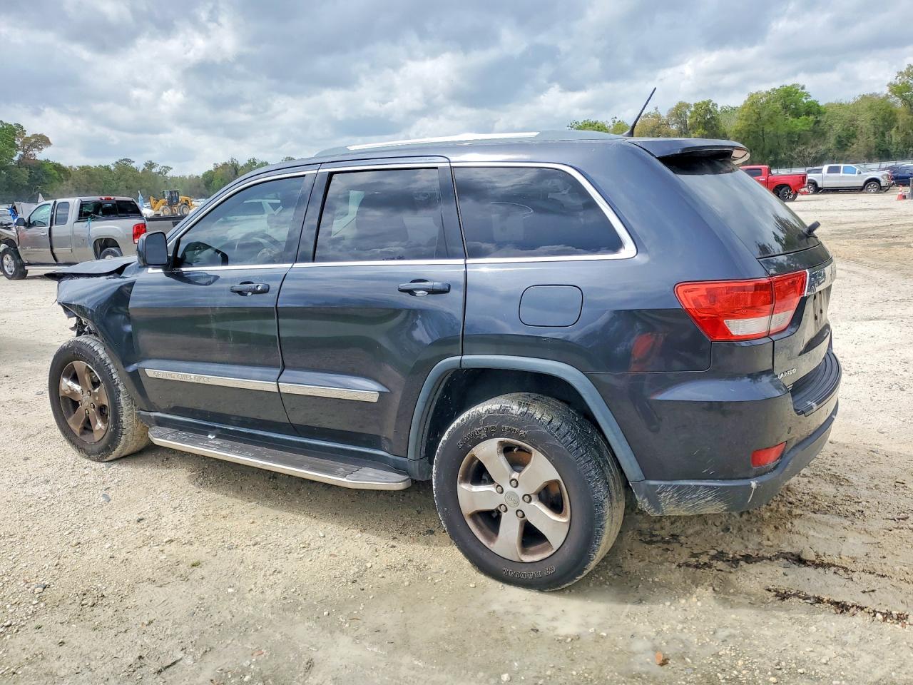 2012 JEEP GRAND CHEROKEE LAREDO photo 4