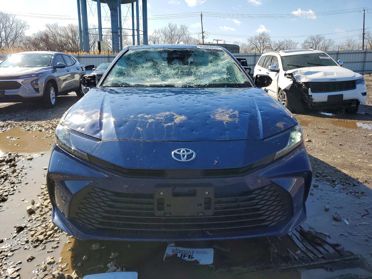 2025 TOYOTA CAMRY LE photo 13