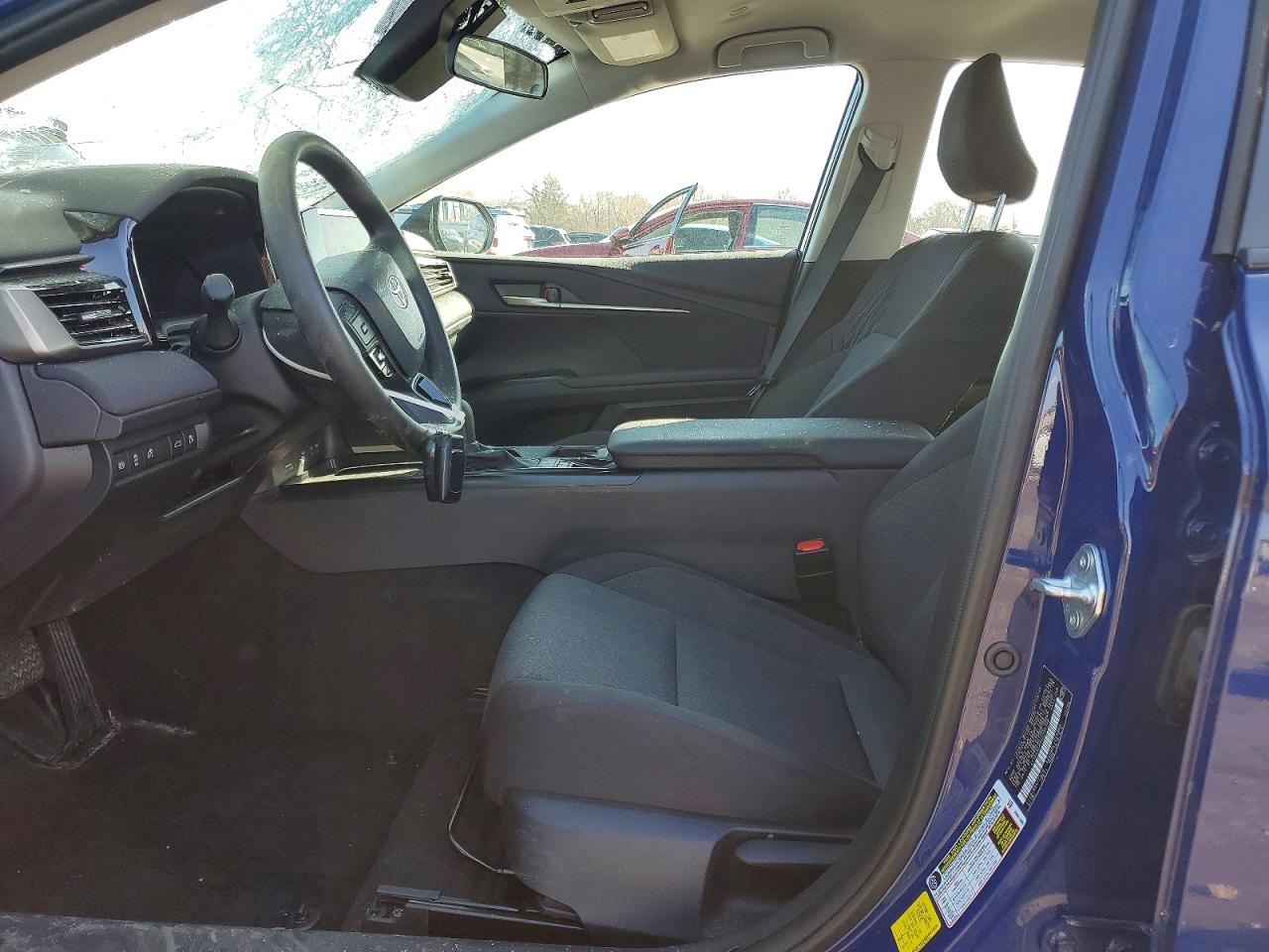 2025 TOYOTA CAMRY LE photo 19