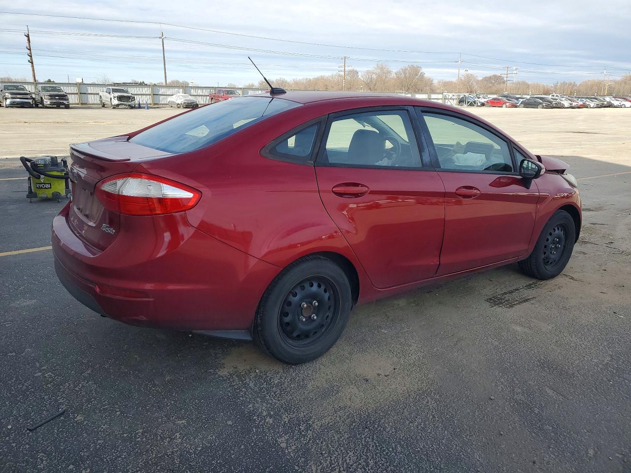 2015 FORD FIESTA photo 3