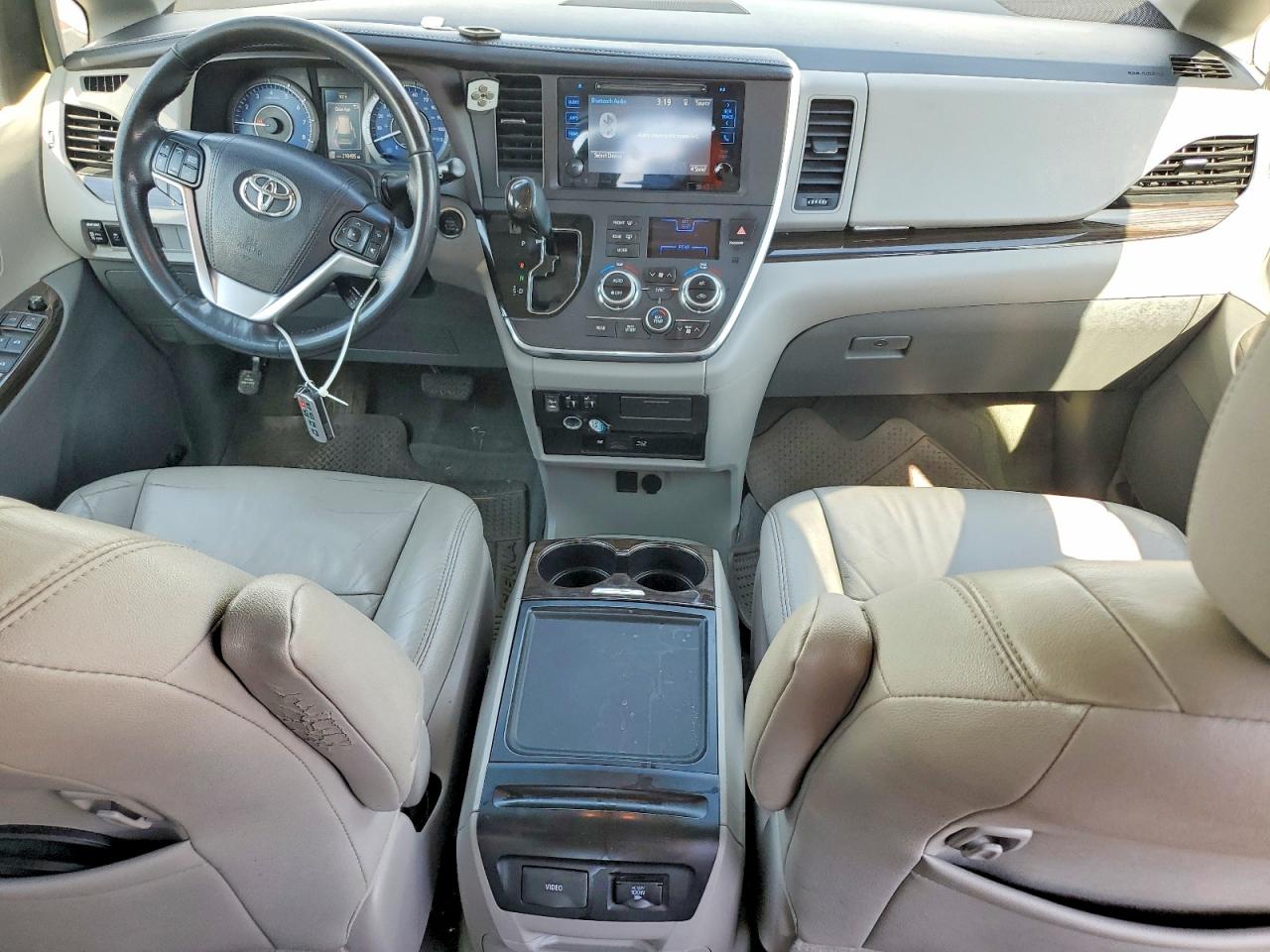 2016 TOYOTA SIENNA XLE PREMIUM 8-PASSENGER photo 8