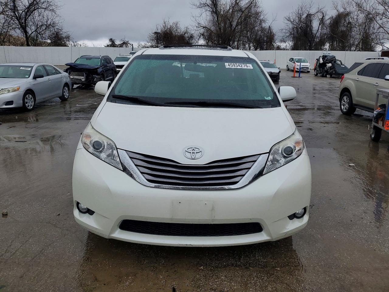 2016 TOYOTA SIENNA XLE PREMIUM 8-PASSENGER photo 5