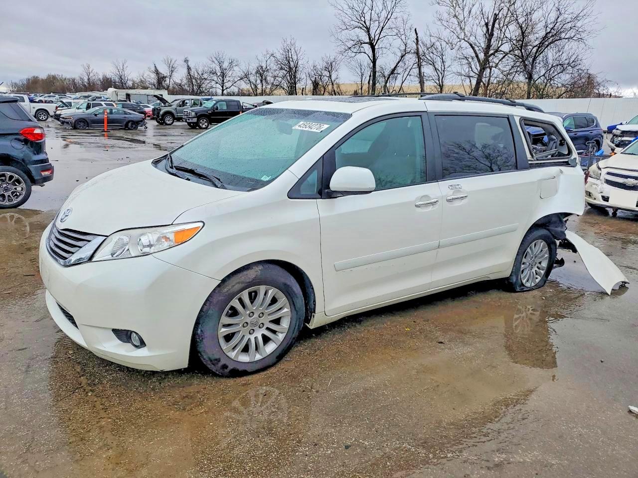 2016 TOYOTA SIENNA