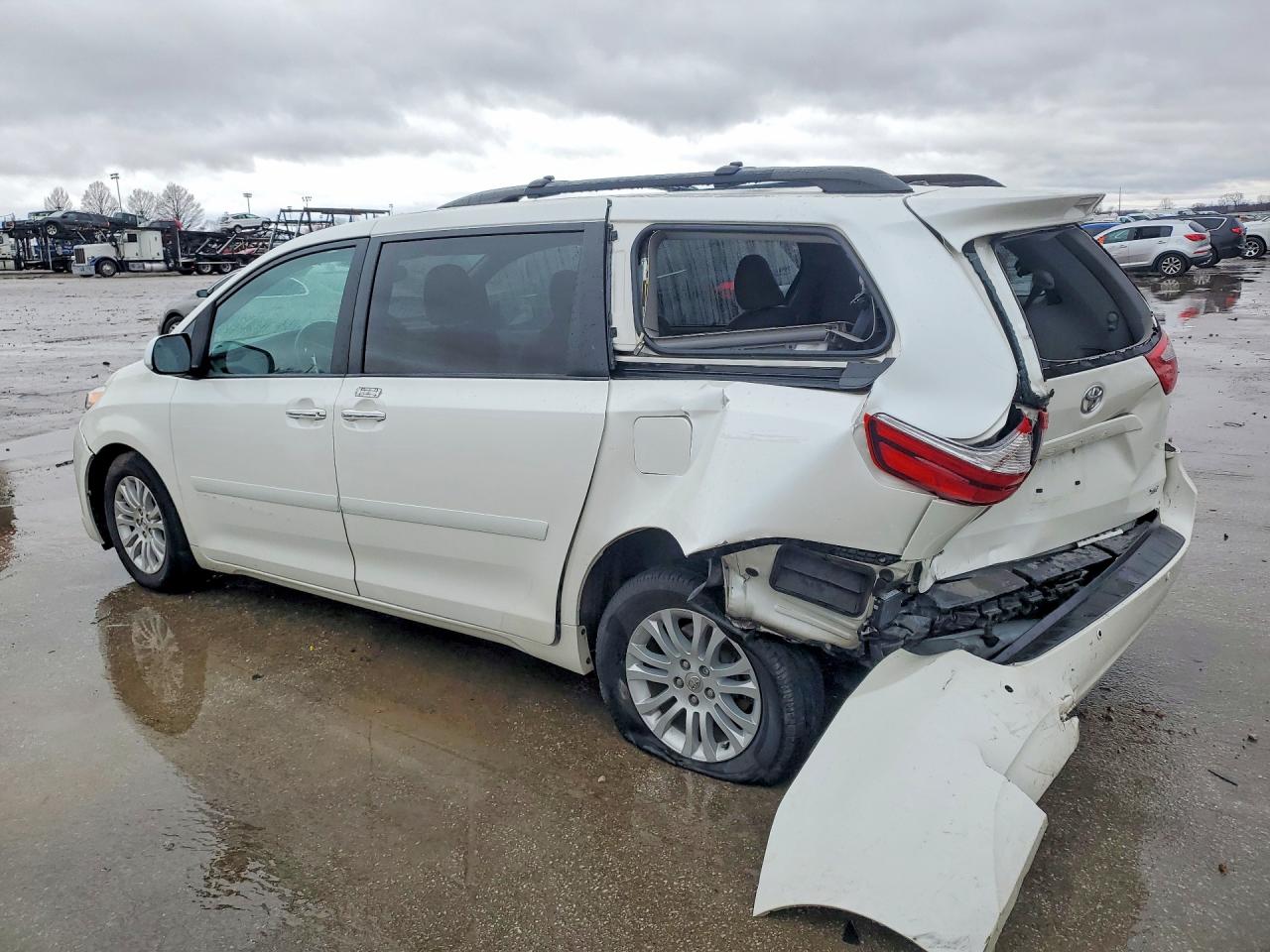 2016 TOYOTA SIENNA XLE PREMIUM 8-PASSENGER photo 2