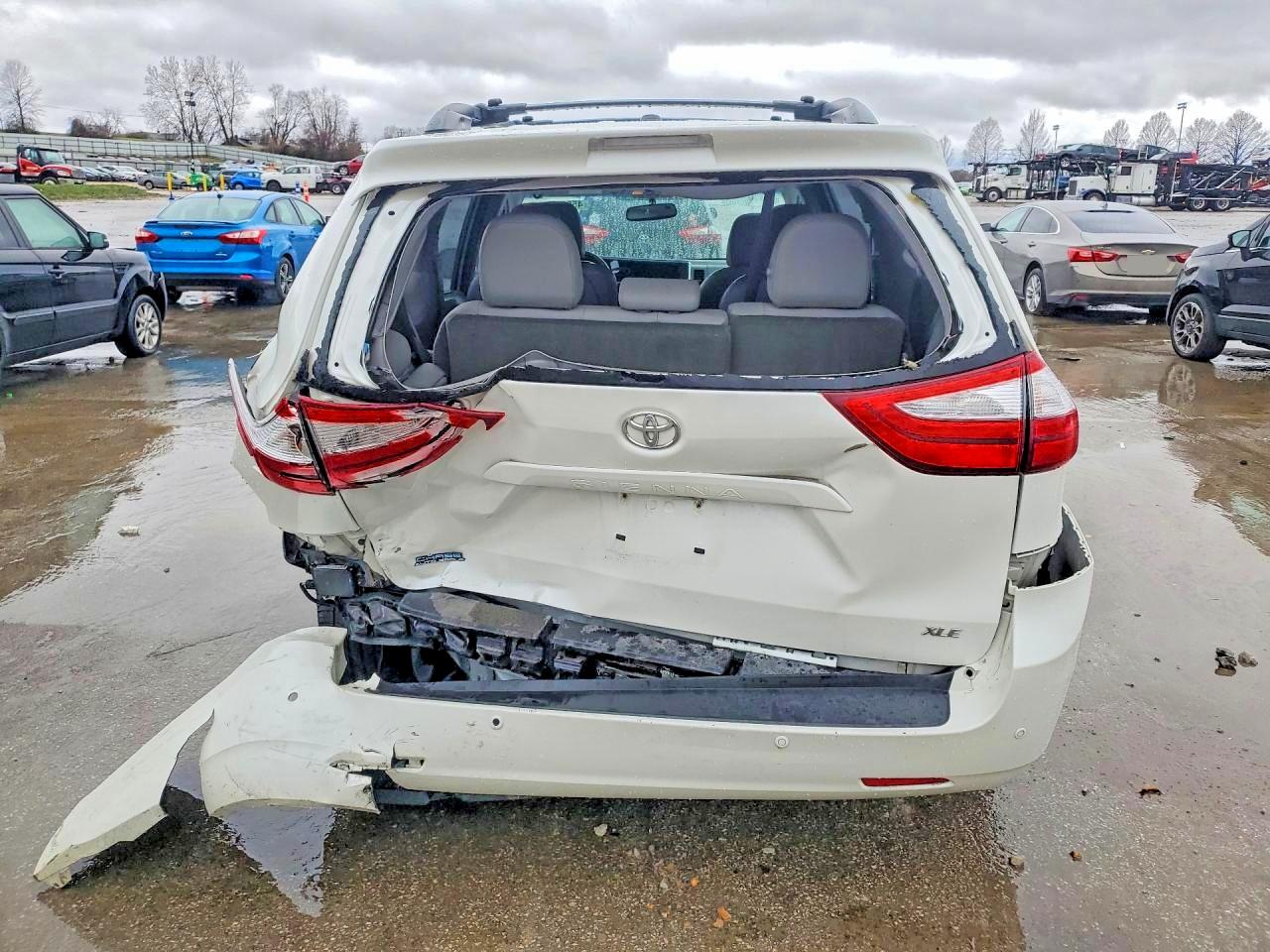 2016 TOYOTA SIENNA XLE PREMIUM 8-PASSENGER photo 6