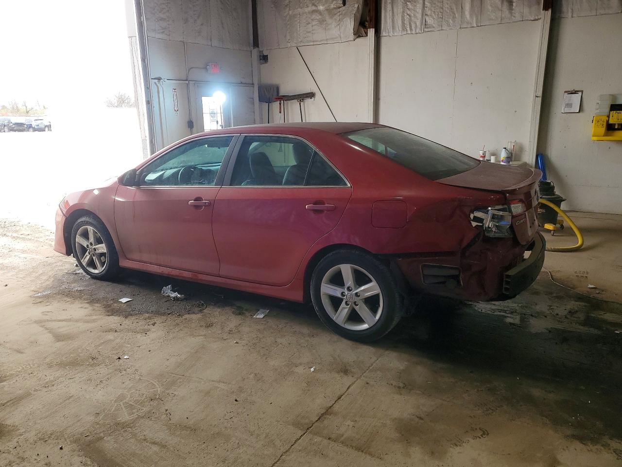 2013 TOYOTA CAMRY SE photo 4