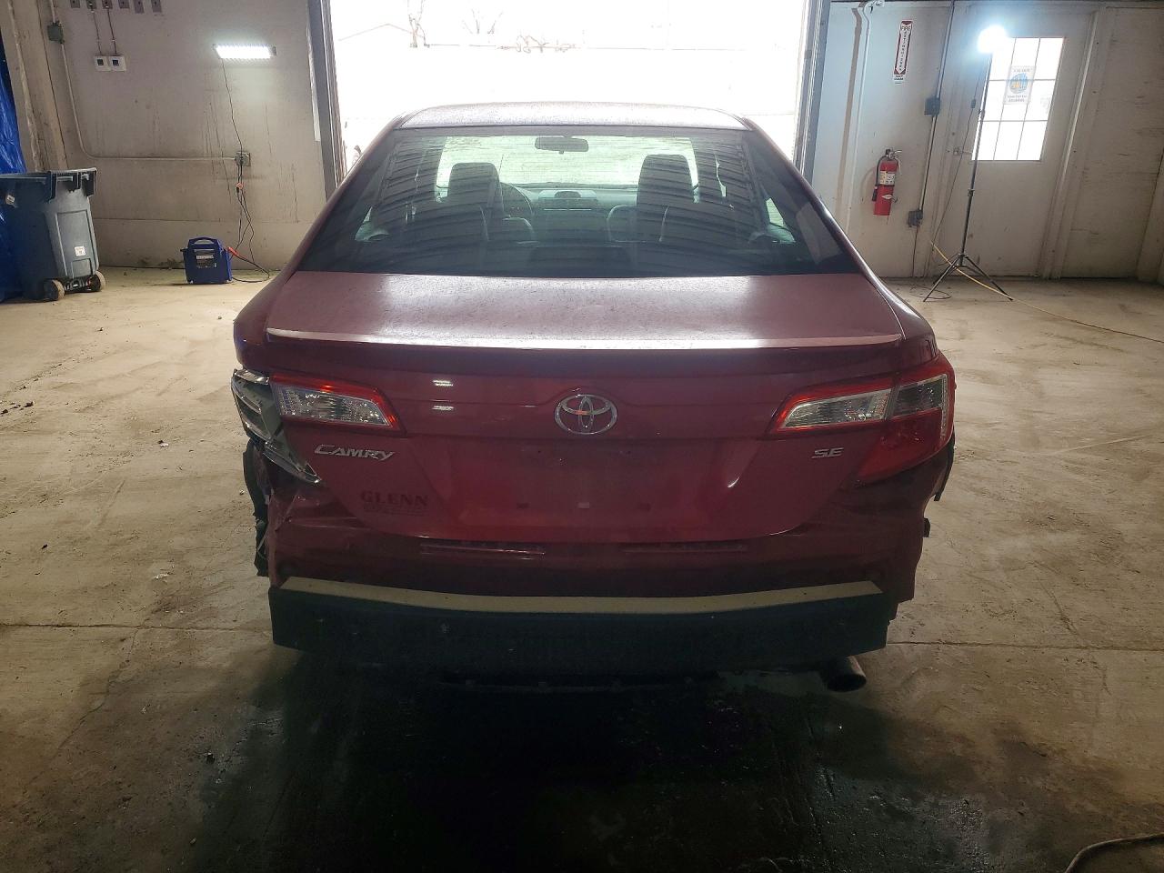 2013 TOYOTA CAMRY SE photo 16