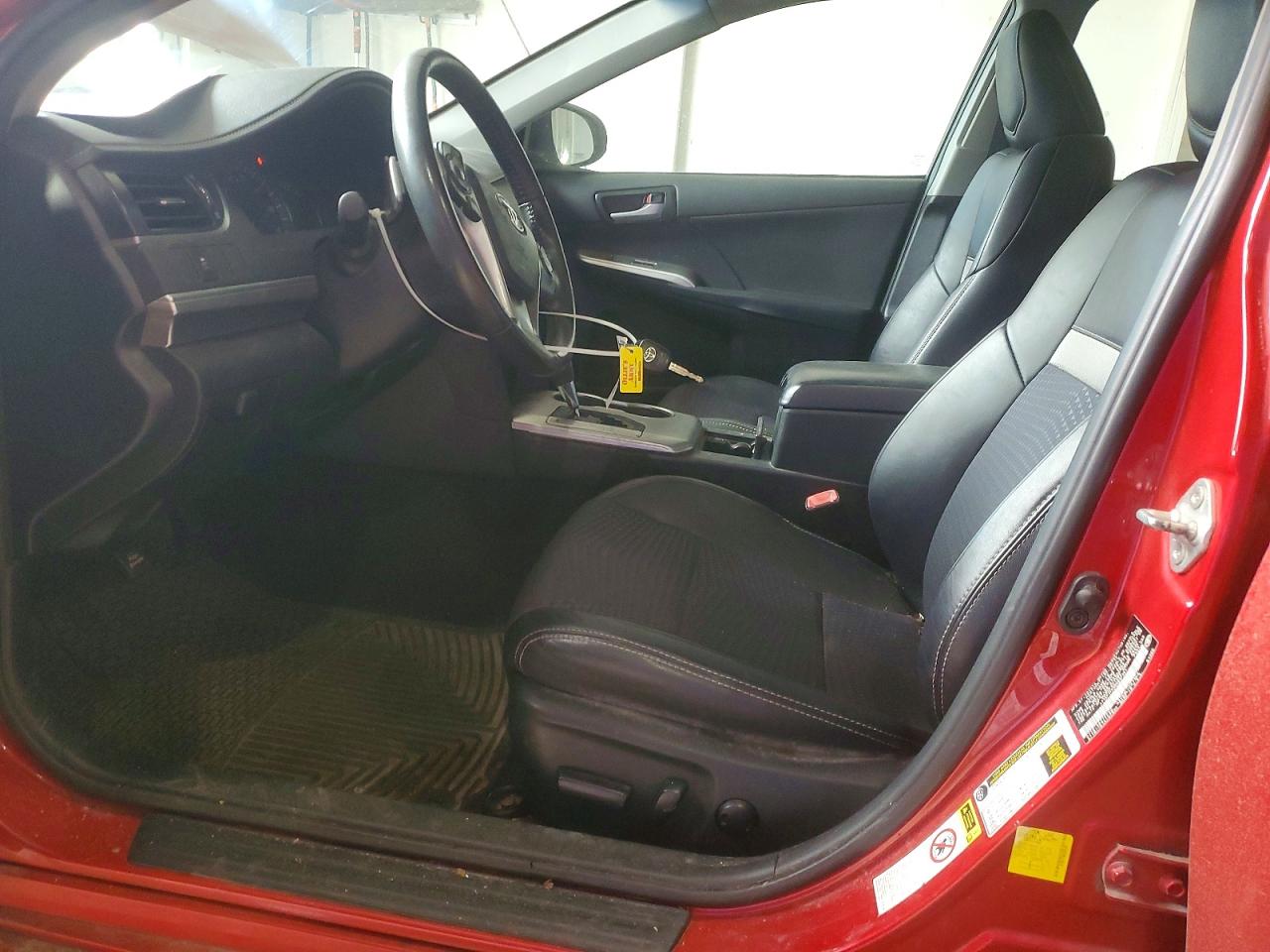 2013 TOYOTA CAMRY SE photo 19