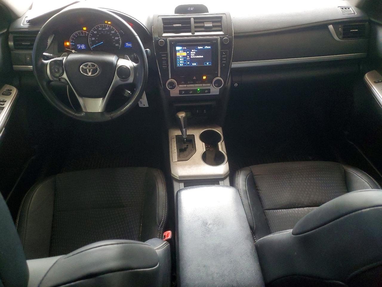 2013 TOYOTA CAMRY SE photo 22