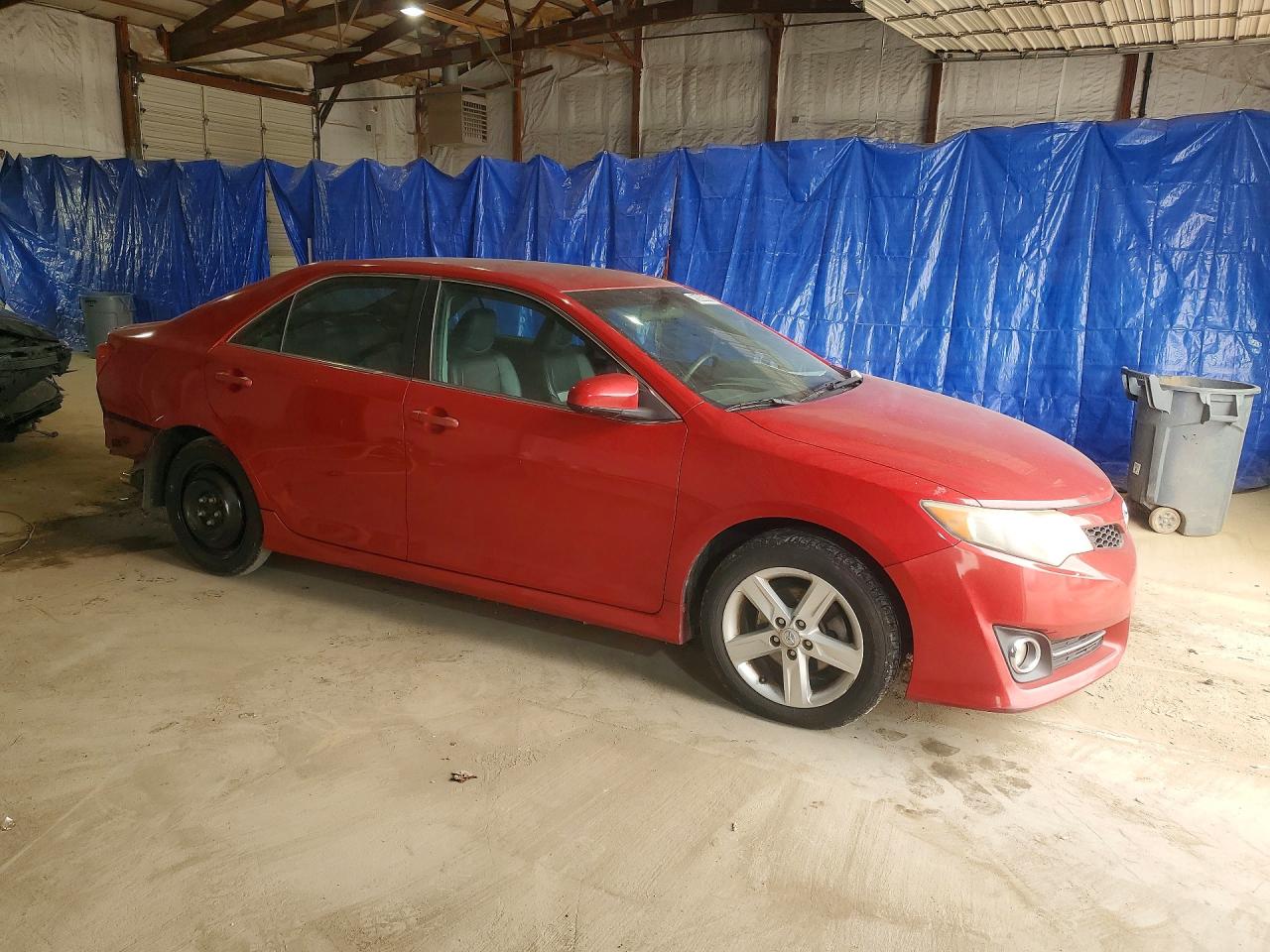 2013 TOYOTA CAMRY SE photo 10