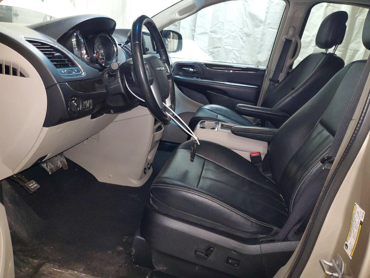 2013 CHRYSLER TOWN & COUNTRY TOURING photo 7