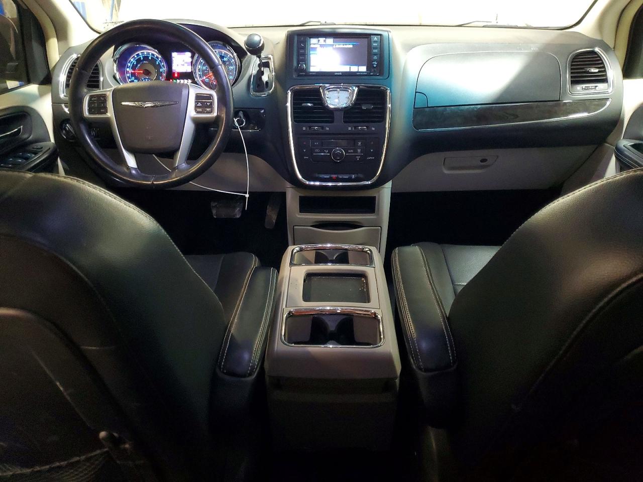 2013 CHRYSLER TOWN & COUNTRY TOURING photo 8