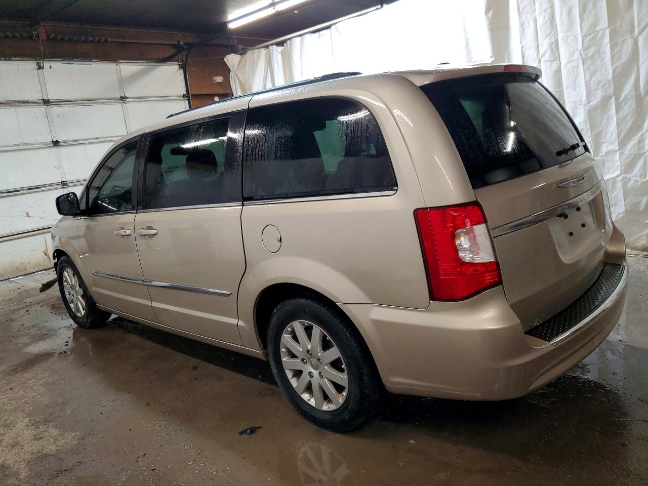 2013 CHRYSLER TOWN & COUNTRY TOURING photo 2