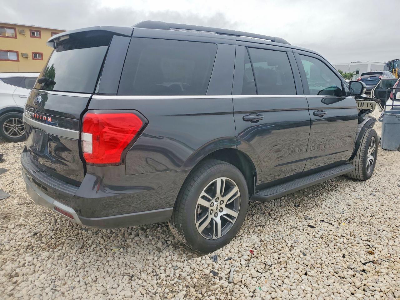 2024 FORD EXPEDITION XLT photo 3