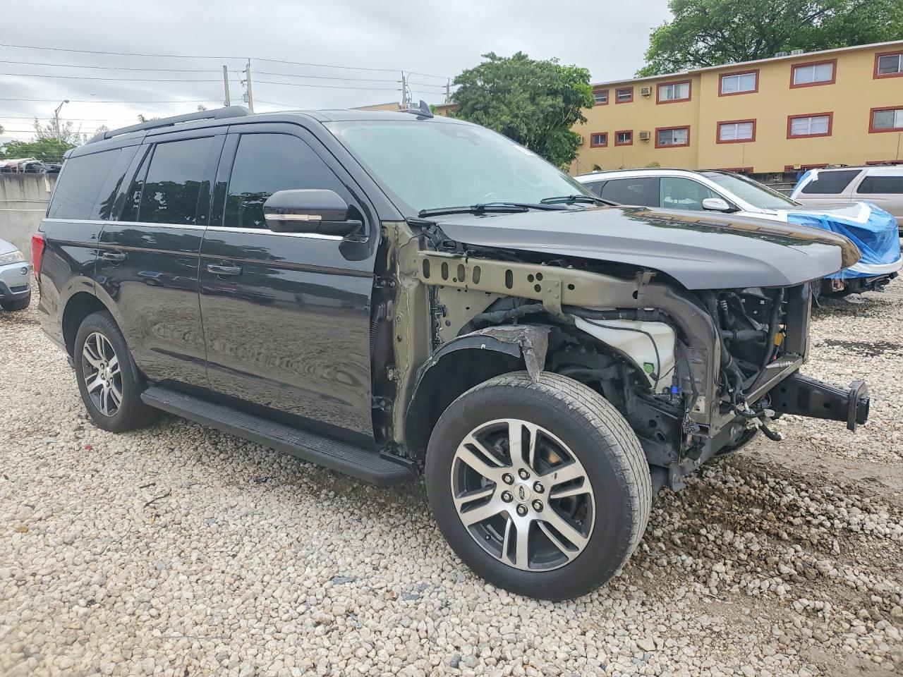 2024 FORD EXPEDITION XLT photo 4