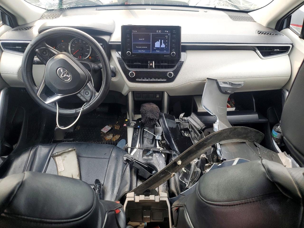 2022 TOYOTA COROLLA CROSS LE photo 15