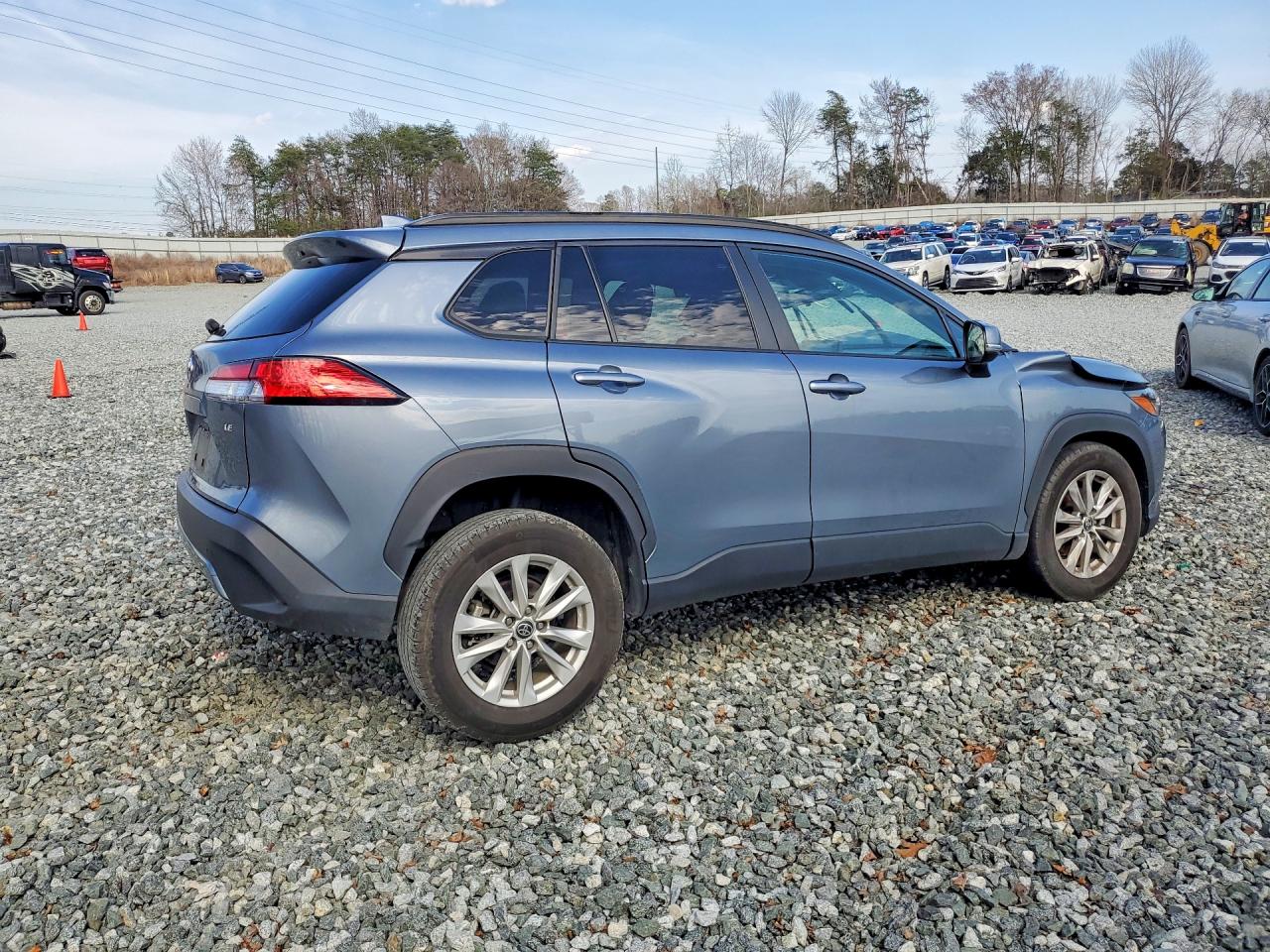 2022 TOYOTA COROLLA CROSS LE photo 5