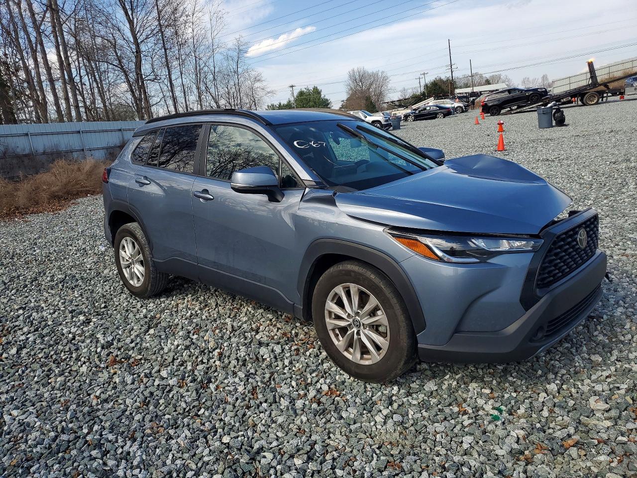 2022 TOYOTA COROLLA CROSS LE photo 7