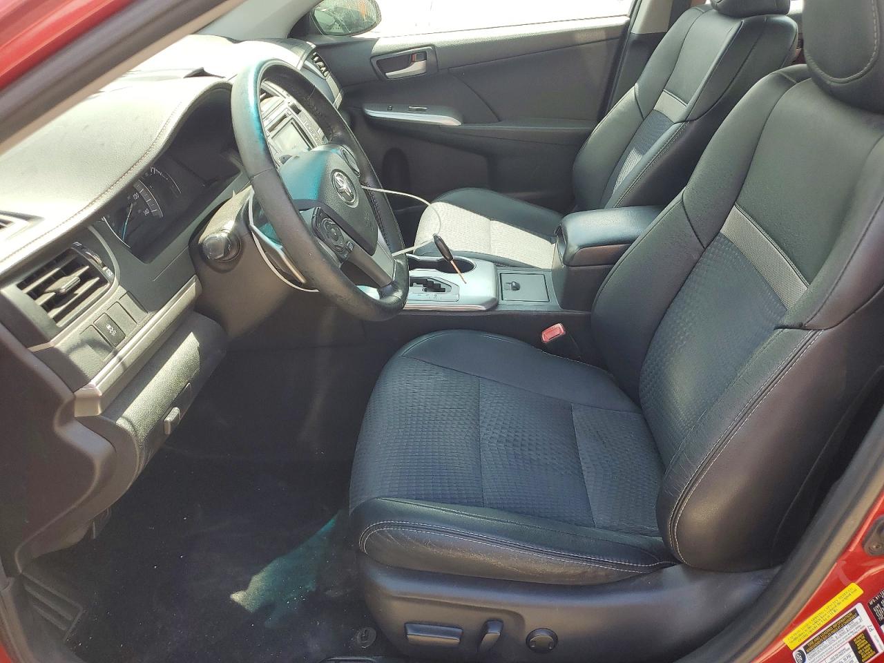 2014 TOYOTA CAMRY SE photo 7