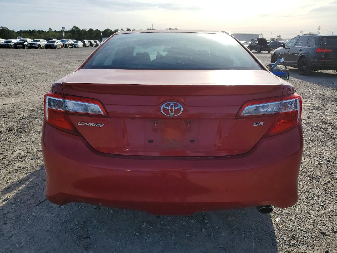 2014 TOYOTA CAMRY SE photo 6