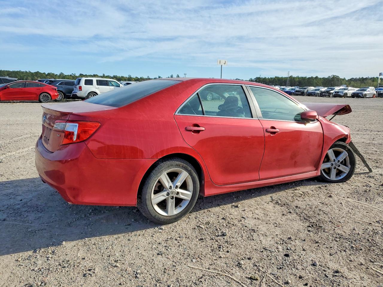 2014 TOYOTA CAMRY SE photo 3
