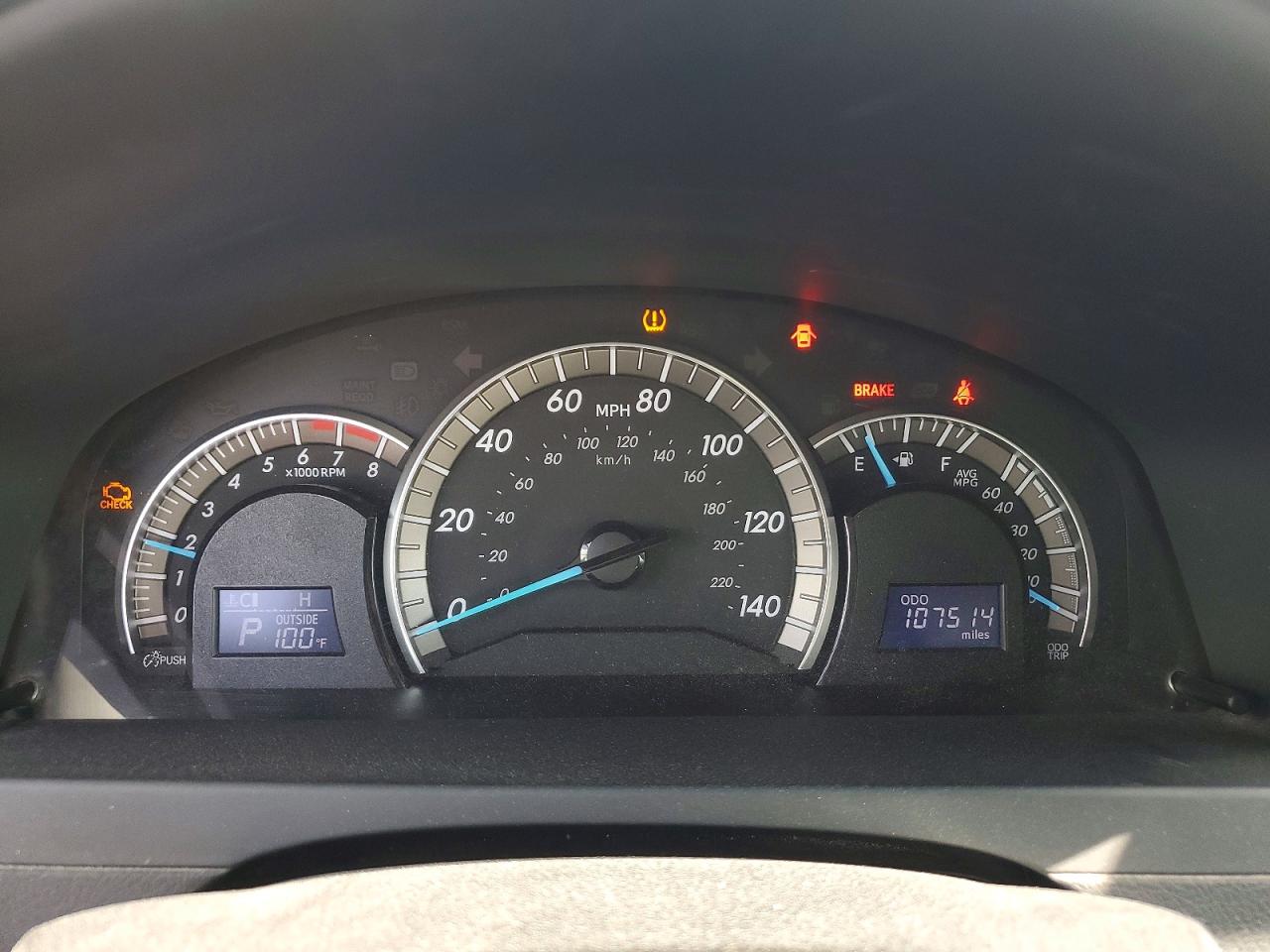 2014 TOYOTA CAMRY SE photo 9