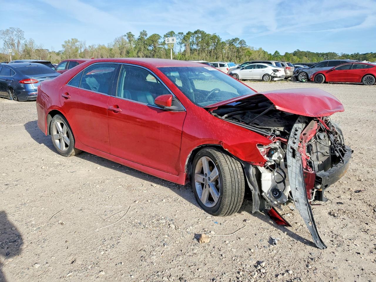 2014 TOYOTA CAMRY SE photo 4