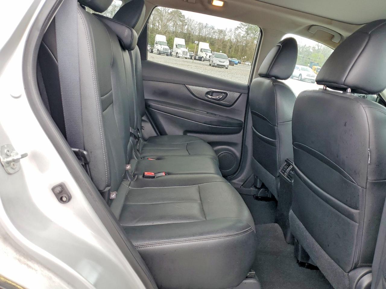 2016 NISSAN ROGUE SL photo 11