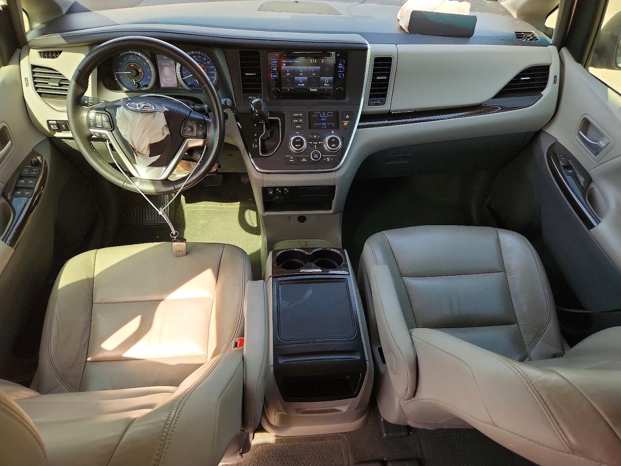 2017 TOYOTA SIENNA XLE 8-PASSENGER photo 15