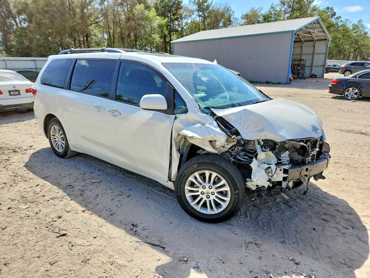 2017 TOYOTA SIENNA XLE 8-PASSENGER photo 7